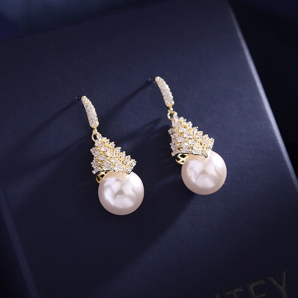 Elegant Waterdrop Pearl Geometric Earrings